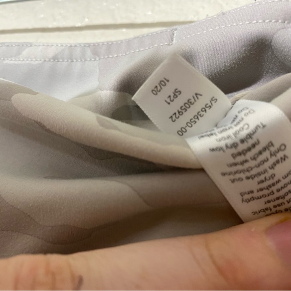 Athleta Elation 7/8 Tight Women’s Size M Gray Camo High Waist Pocket Stretch - Picture 9 of 9